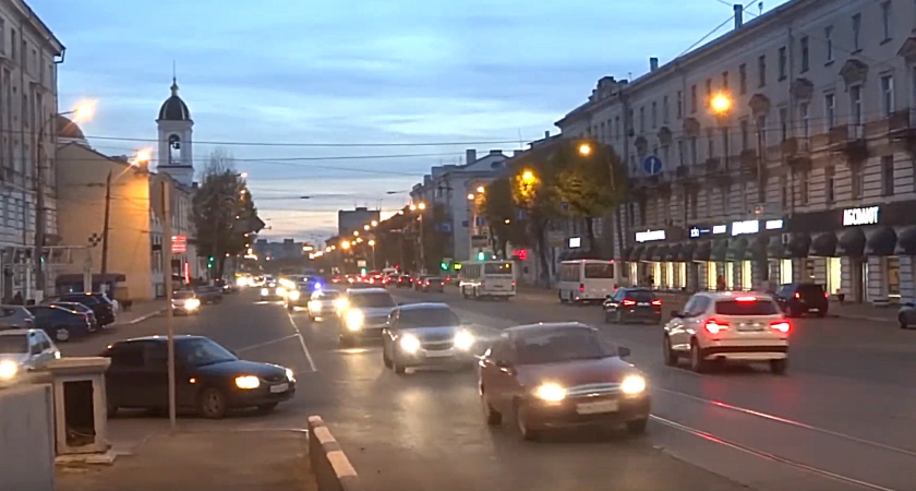 Фото к статье: Погода ухудшается: тверским автовладельцам рекомендуют "переобуться"