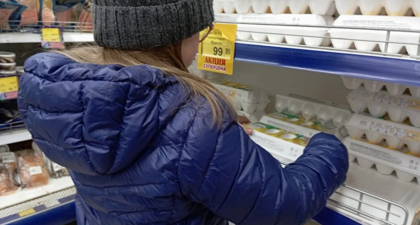 Фото к статье: В тверских магазинах обвалились цены на яйца