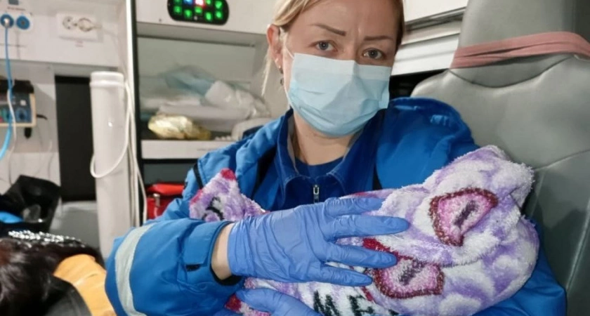 Фото к статье: В Нелидове врачи "скорой" приняли домашние роды