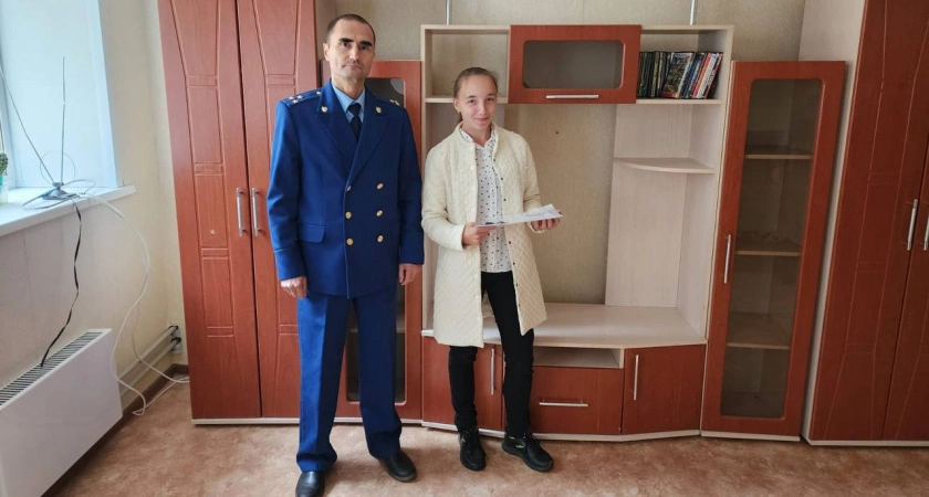 Фото к статье: Сироте из Тверской области выдали законную квартиру после вмешательства прокуратуры