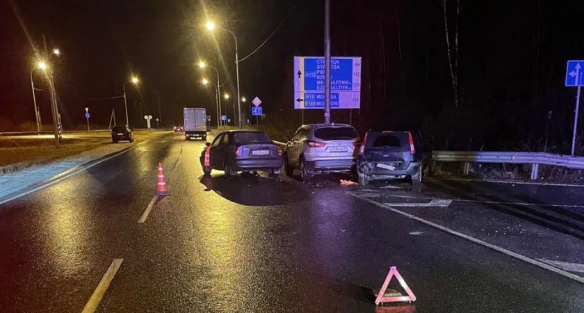 Фото к статье: Женщина потеряла сознание за рулем и спровоцировала массовое ДТП в Тверской области