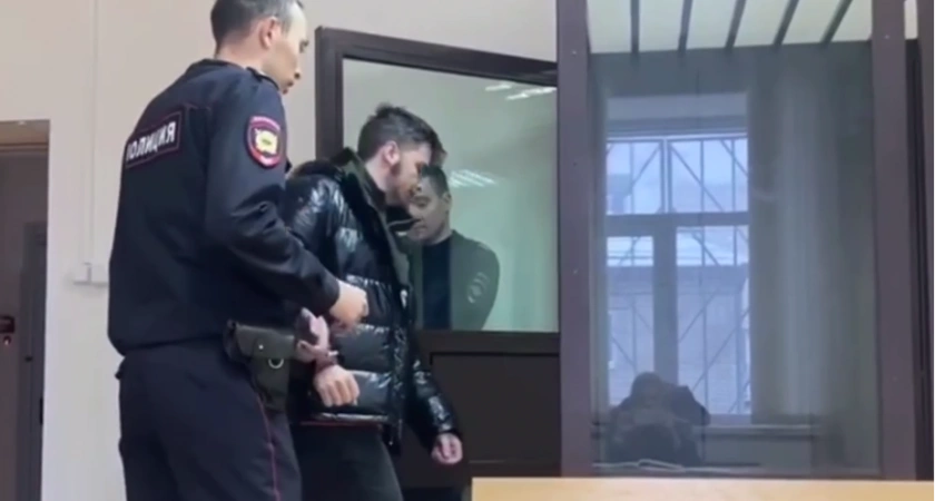 Фото к статье: Тверской суд арестовал петербуржца, подозреваемого в мошенничестве: "торговал" мистическими "айфонами"
