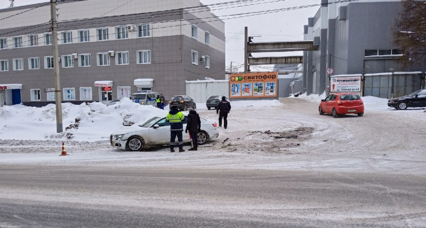 С водителей начали списывать по 500 рублей ежедневно: всех автомобилистов предупредили - это законный штраф