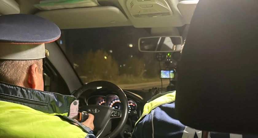 Фото к статье: Украшение автомобилей тверичан гирляндами: что разрешено и как сделать это безопасно