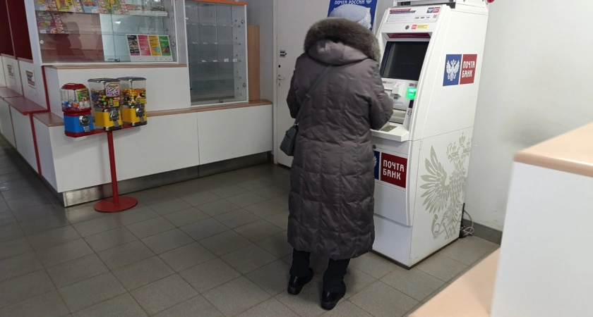 Фото к статье: Со следующего дня будет запрещено. Всех, кто снимает деньги с банковских карт, ждет не самый приятный сюрприз