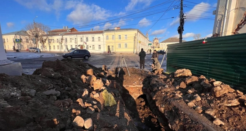 Фото к статье: В Твери археологи обнаружили подземную арочную кладку над руслом реки Навнага