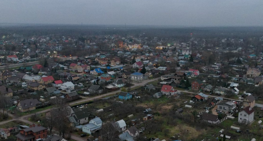 Где находится Тверь по отношению к Москве?