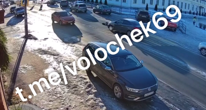 Фото к статье: Просто шли по переходу: в Тверской области сбиты двое детей (видео)