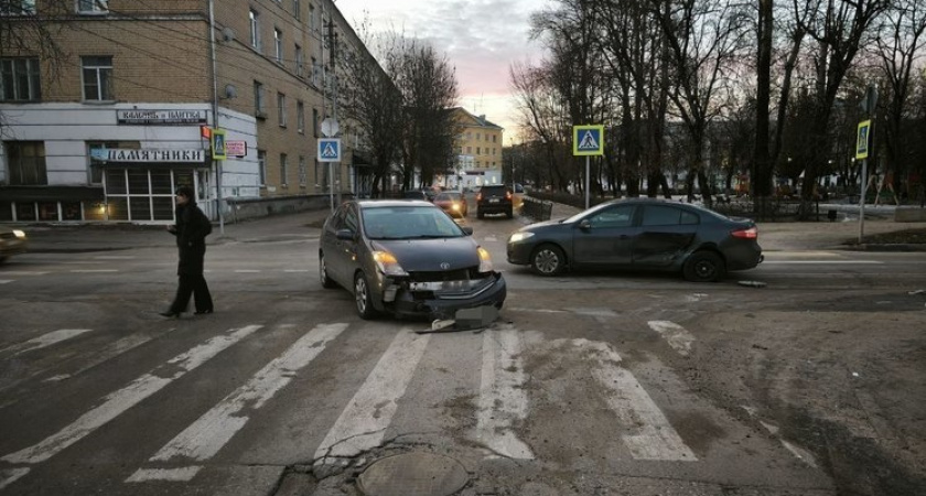 После ДТП в Твери пассажирку иномарки увезли в больницу