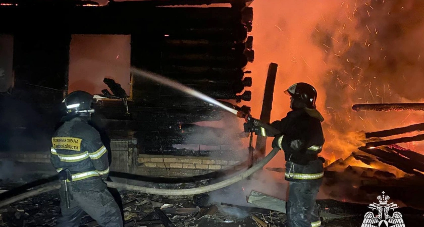 Фото к статье: В Тверской области сгорел жилой дом: пожарные боролись с огнем более четырех часов