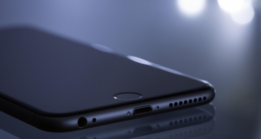 Всех владельцев Android и Apple предупредили: телефоны под угрозой - уже с завтрашнего дня