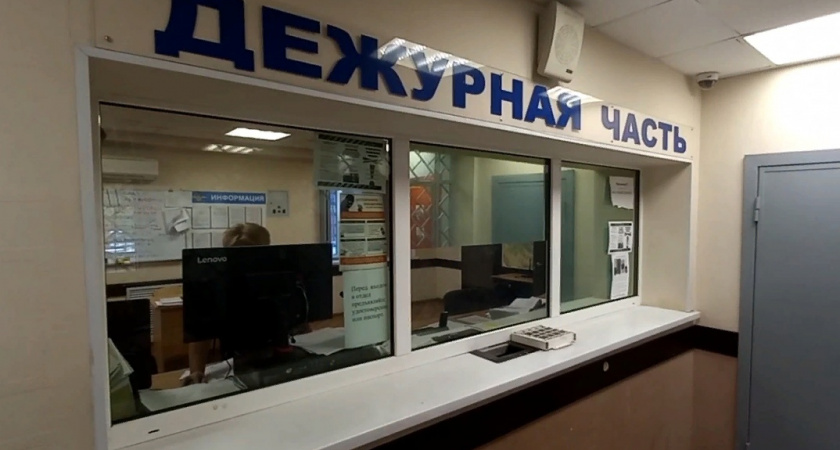 Брыкался и кидался мебелью: чем закончилось нападение резвого тверичанина на полицейского