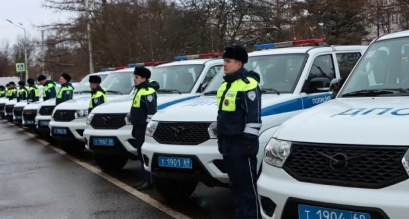 В Твери сотрудники ДПС получили новые автомобили, а полиция подвела итоги года