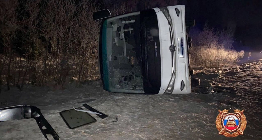 Фото к статье: Следователи и прокуратура разбираются в ДТП с пассажирским автобусом в Тверской области: есть пострадавшие