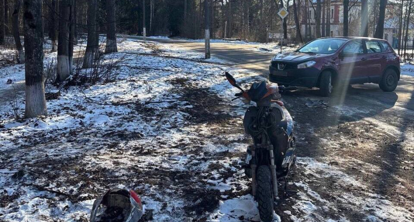 В Тверской области автомобиль сбил 14-летнего мальчика на мопеде