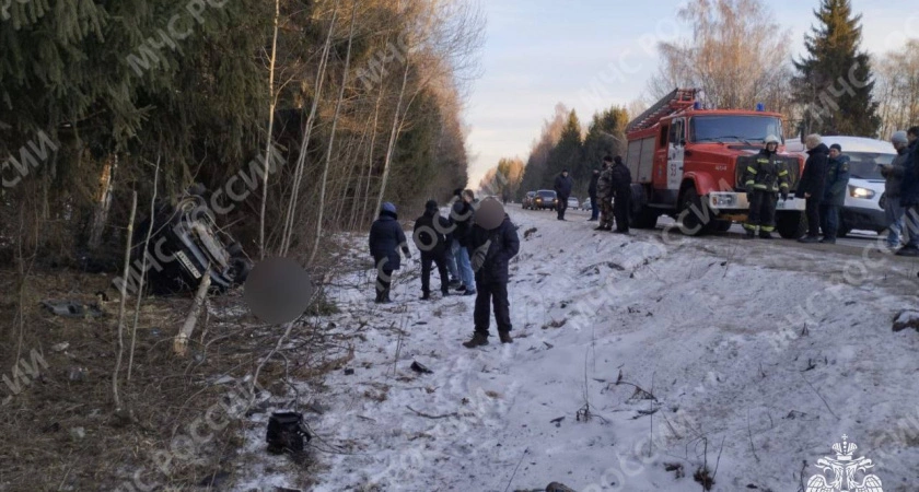 Фото к статье: Сотрудники МЧС ликвидировали последствия ДТП под Тверью: есть погибший