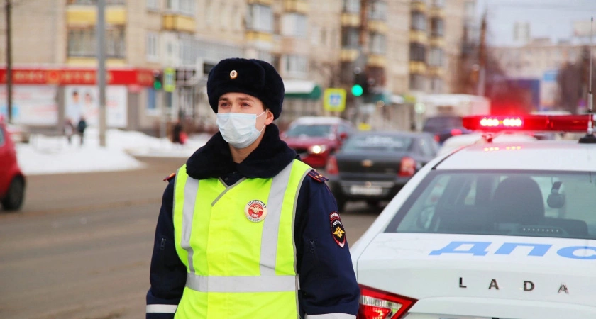 Фото к статье: С 1 апреля всех водителей ждет штраф 500 рублей: ГАИ начала поиск машин с такими фарами
