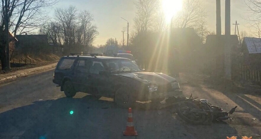 Фото к статье: В Тверской области “Вольво” столкнулся с мотоциклом: за рулем был подросток