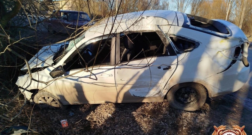 Фото к статье: В Тверской области “Лада Гранта” снесла столб ЛЭП