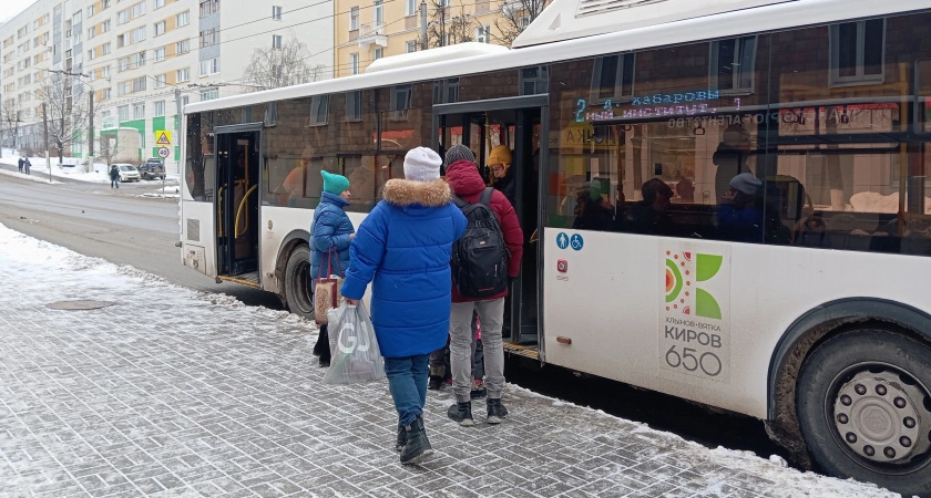 Фото к статье: Все пересядут на маршрутки: с 1 апреля сильно подорожает бензин - волосы дыбом от таких цен