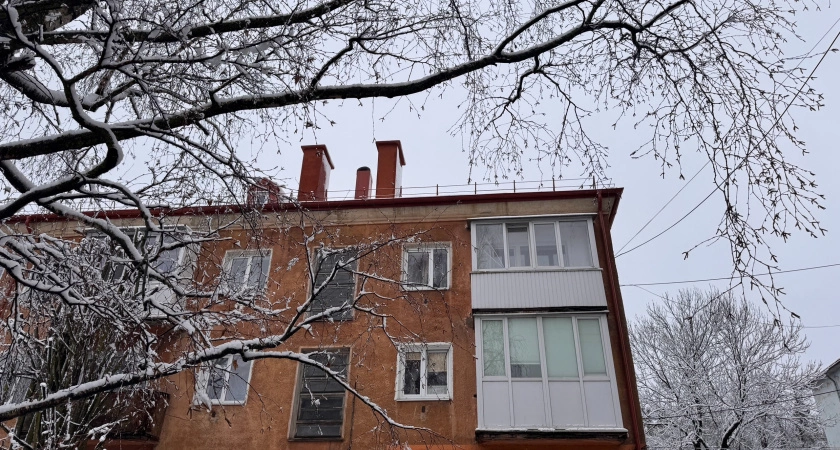 Фото к статье: В апреле полностью будет запрещена установка натяжных потолков: их придется снять