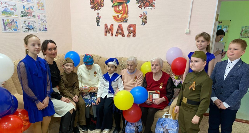 В Тверской области ветеранам вручили юбилейные медали к 80-летию Победы