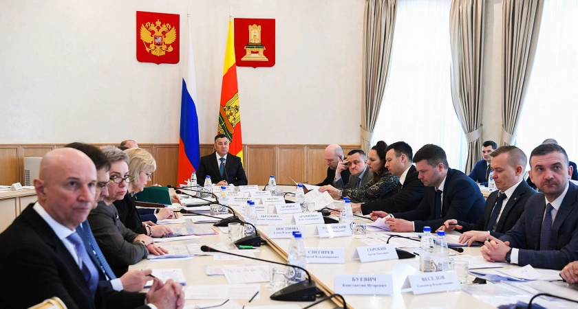 Фото к статье: На полках тверских библиотек появится ещё 1700 книг: от классики до краеведения