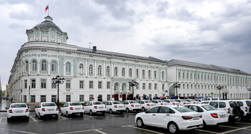 Губернатор Тверской области Руденя раздал автомобили многодетным семьям