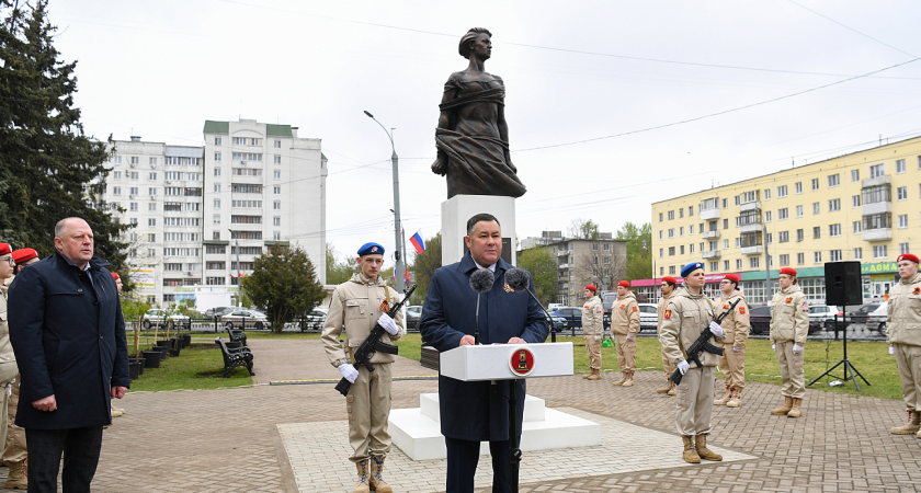 В Твери открыли памятник героине Великой Отечественной войны Паше Савельевой