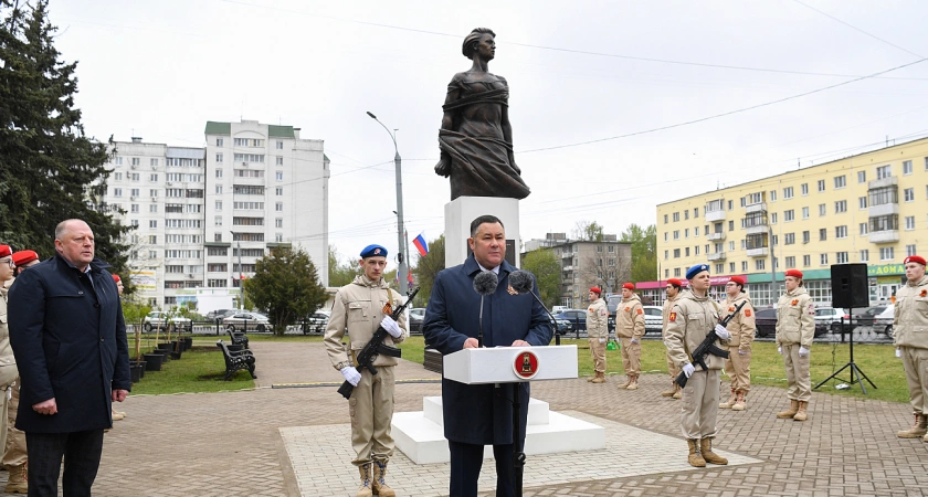 Фото к статье: В Твери открыли памятник героине Великой Отечественной войны Паше Савельевой