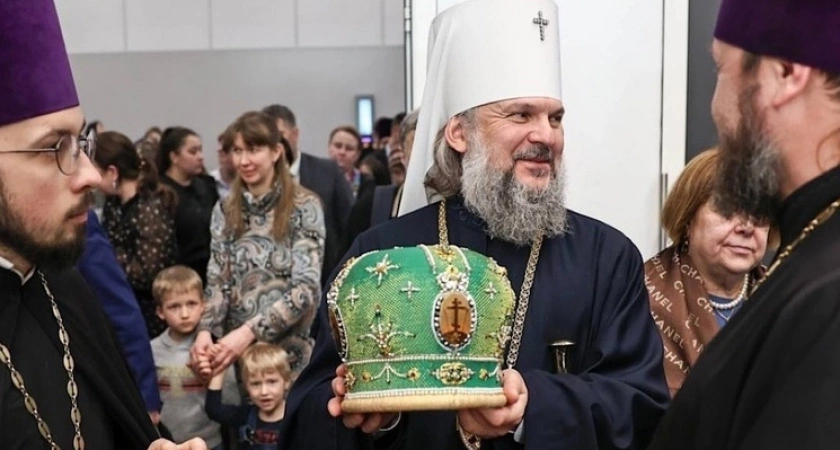 Фото к статье: В Твери при разборе старого дома нашли церковную митру с подписью епископа Варсонофия