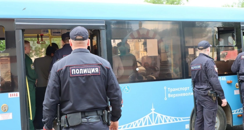 Фото к статье: Масштабный рейд полиции и Росгвардии прошел 23 мая в центре Твери