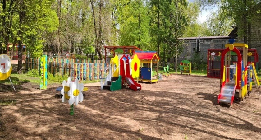 Фото к статье: Веранды, «часы» и змейки: 49 детсадов Тверской области получили новые игровые комплексы