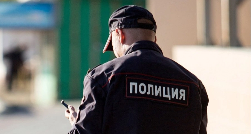 Фото к статье: Неизвестный разбил несколько иномарок, припаркованных возле домов в микрорайоне Мигалово