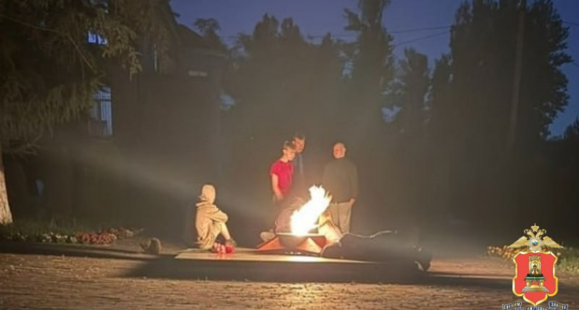 Поджог цветов у Вечного огня в Бологом: родителям нарушителей выпишут штрафы