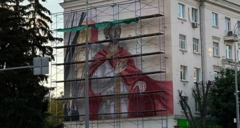 Лики защитников Твери: на центральных улицах бесплатно создают муралы Михаилу Тверскому и Фаддею Успенскому