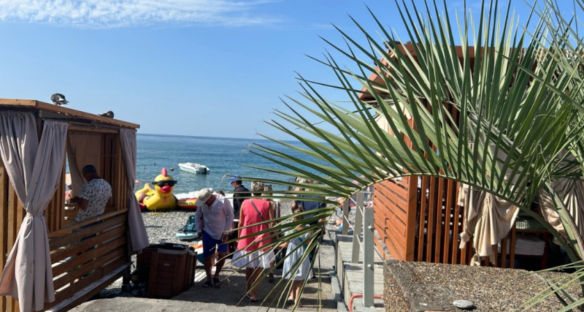 "Выглядите нестандартно? Тогда Абхазия не для вас": россиянки рассказали о неоднозначном отпуске 