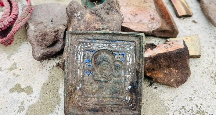 Участник СВО из Твери обнаружил икону 19 века при строительстве часовни в Кимрском округе