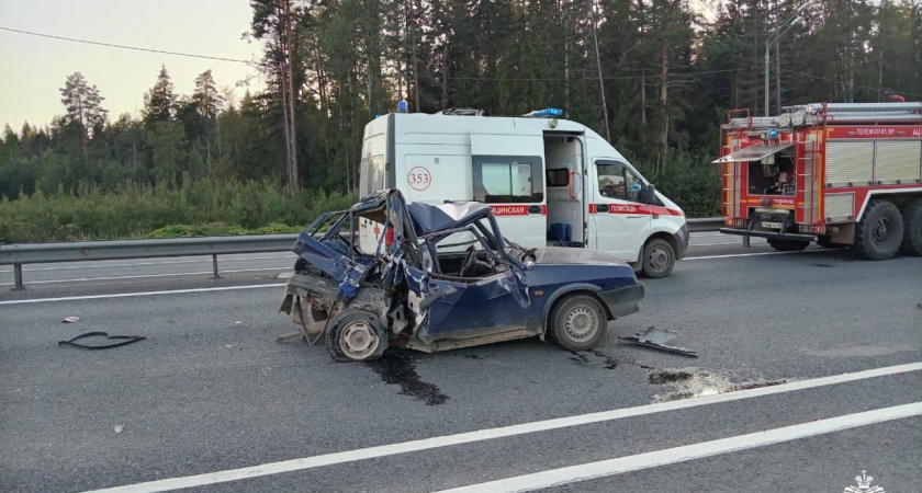 Тверские спасатели ликвидировали последствия ДТП на федеральной трассе «Россия»