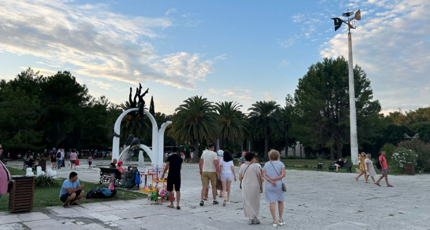 Не понимаю, как можно отдыхать в Абхазии - а люди везут деньги и снимают квартиры