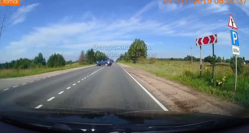 Чудовищное ДТП под Торжком: водитель Renault Duster погиб, вылетев из машины через окно после лобового столкновения