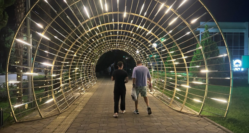 "Море не море и жизнь не жизнь, уехала из Сочи в деревню": почему самый дорогой город России совсем не подходит для обычного житья