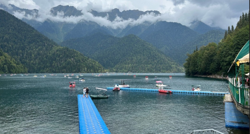 "Дешёвые экскурсии и ротавирус": хотели на Бали, но полетели в Абхазию — отзыв о путешествии