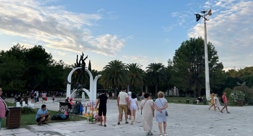 «Вас никто не повезет за такие копейки!» Как в Абхазии таксисты обманывают туристов