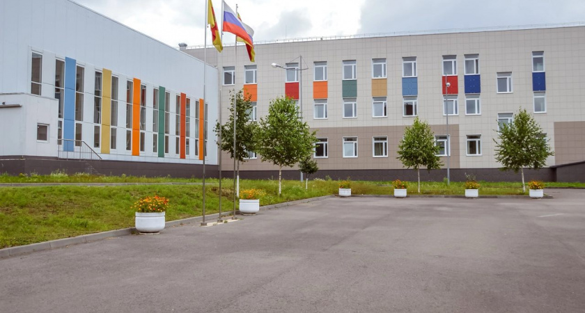 Новые плацы для школ: в Тверской области ремонтируют площадки для линеек