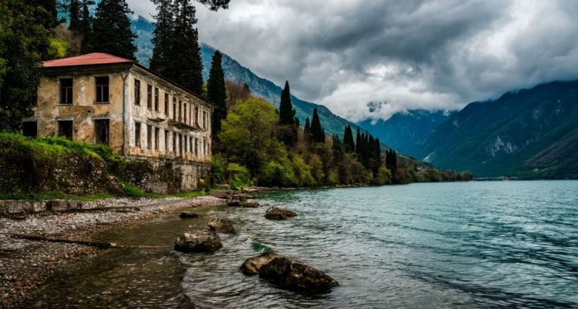 "Поваленные деревья и жуткий кошмар": как прошел медовый месяц россиян в Абхазии - отзыв