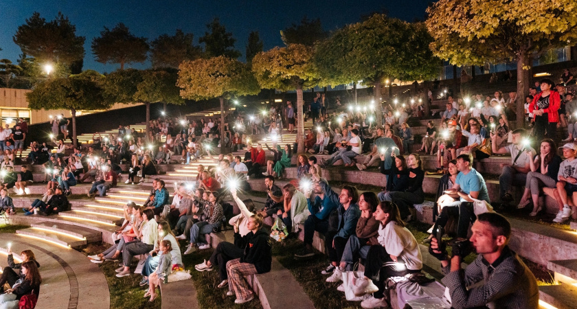 На уличном фестивале кино в Твери победитель получит миллион с помощью голосования фонариками