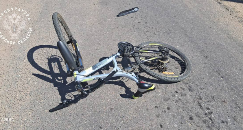 Столкновение автомобиля с велосипедом в Торопце привело к гибели 17-летнего подростка