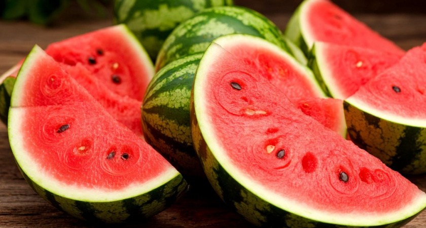 Если продавец так делает — бегите: какой арбуз нельзя брать ни при каких условиях