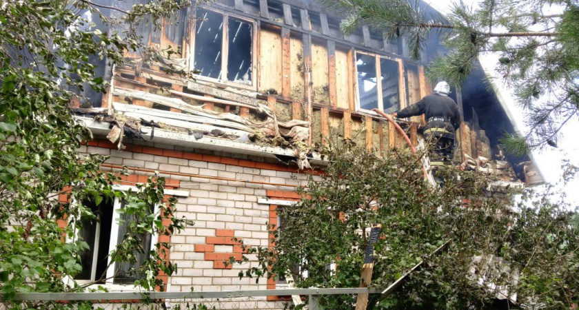 Пожар в жилом доме на Комсомольской улице ликвидирован в Лихославле